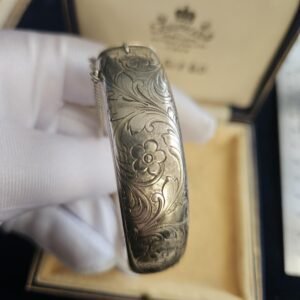 Vintage Sterling silver 925 engraved bangle bracelet hallmarked flowers