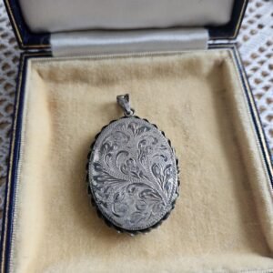 Vintage Sterling Silver oval Locket 925 hallmarked engraved