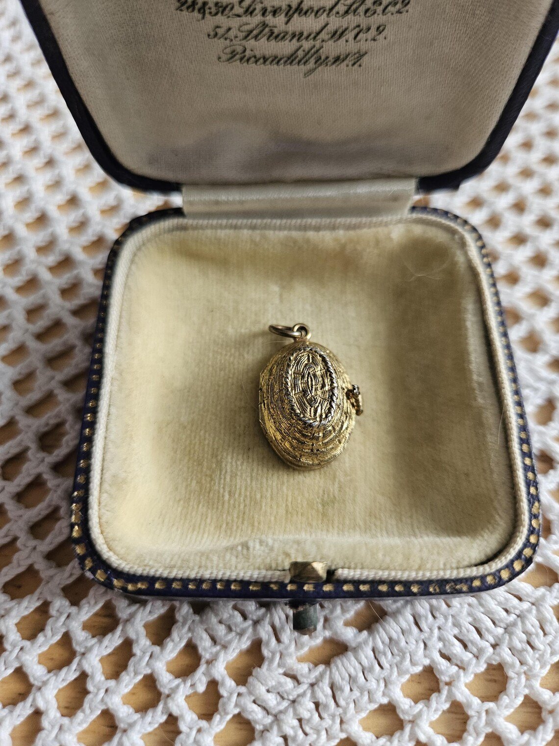 Antique BABY MOSES in basket Egyptian revival silver 800 with gold overlay charm locket sphinx and pyramid scene - Image 3