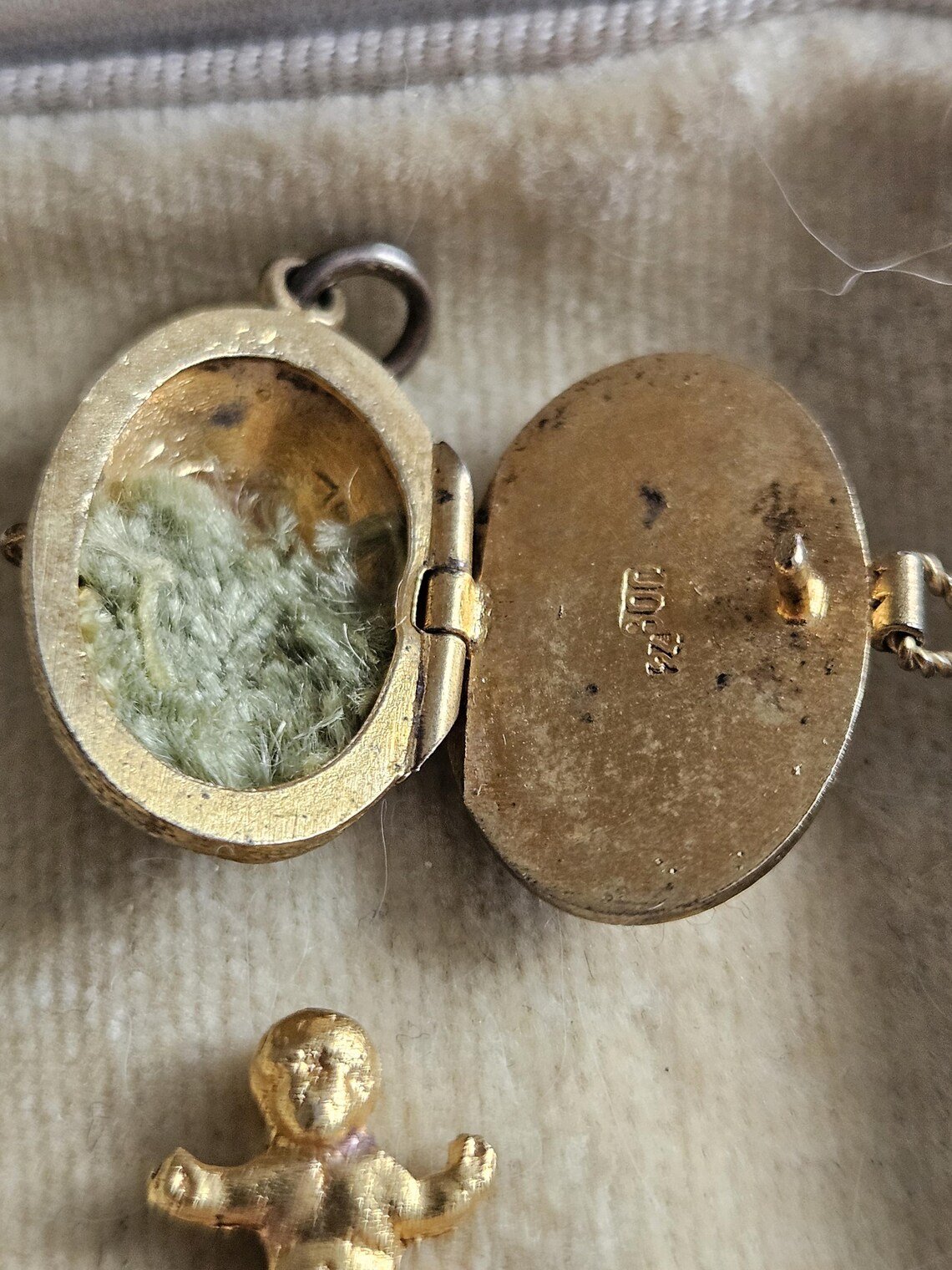 Antique BABY MOSES in basket Egyptian revival silver 800 with gold overlay charm locket sphinx and pyramid scene - Image 4