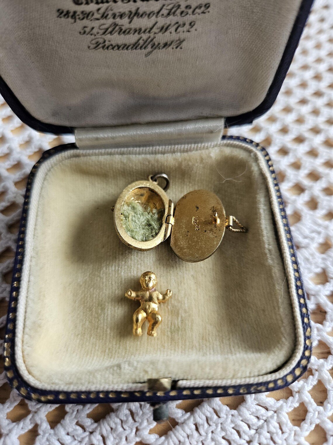 Antique BABY MOSES in basket Egyptian revival silver 800 with gold overlay charm locket sphinx and pyramid scene - Image 5