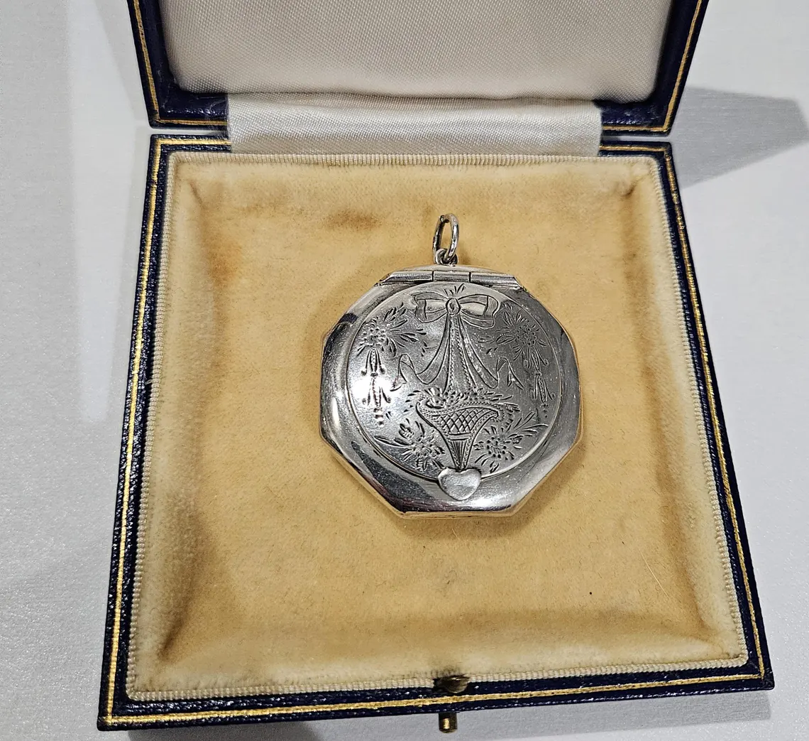 Antique Engraved hallmarked 1921 octagon locket snuff box pendant Sterling silver 925 with mirror - Image 2