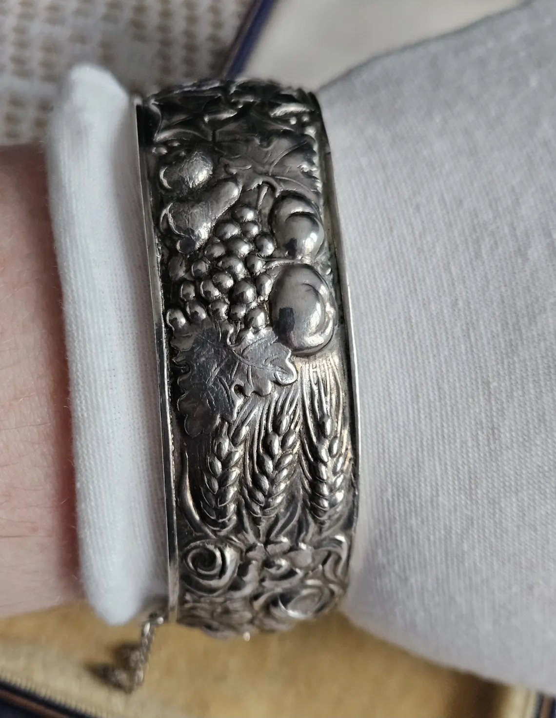 Antique Sterling silver 925 portugal marks harvest bangle Bracelet roses, grapes pears,wheat with safety chain - Image 5