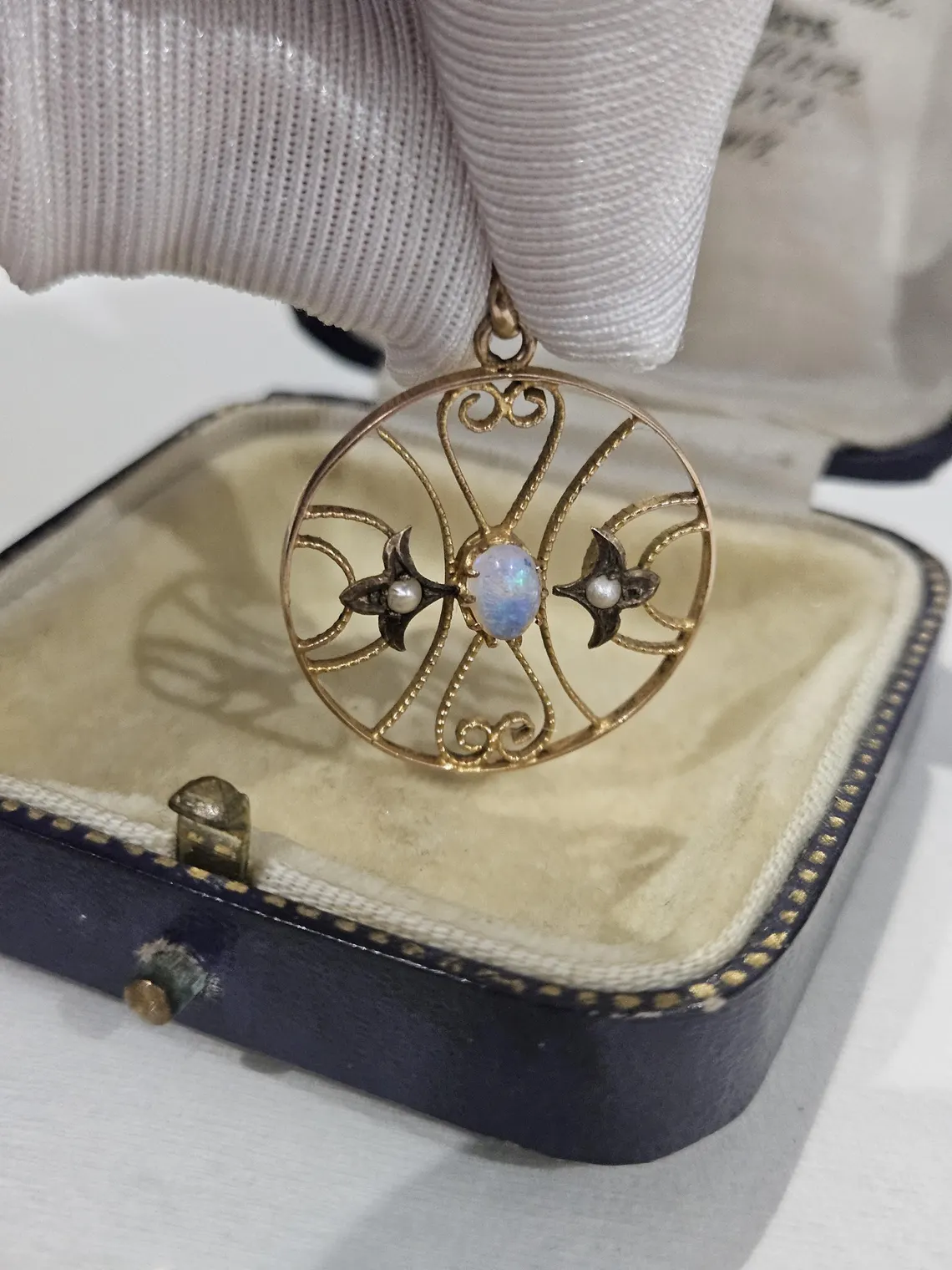 Unique antique lavalier round pendant natural pearls and Australian opal 9ct gold Edwardian era - Image 3